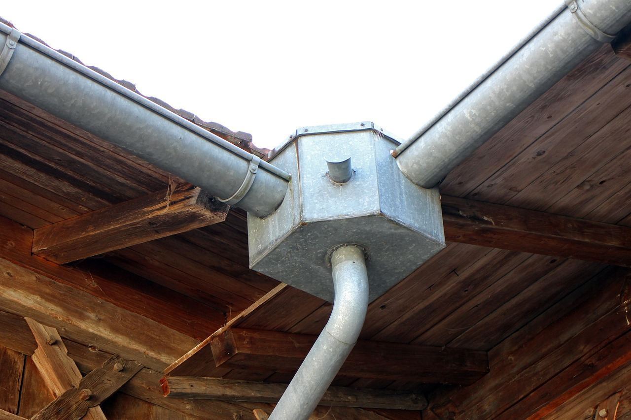 ., chantier de couvreur zingueur à Saint-Sauveur-sur-École